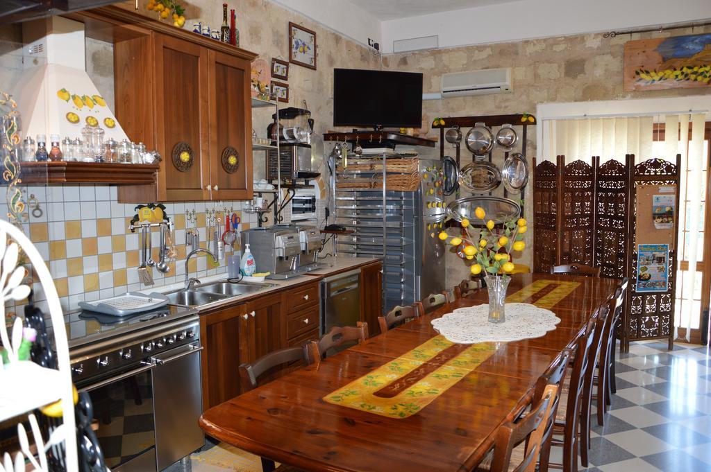 Guest House Al Giardino Dei Limoni Φαβινιάνα Εξωτερικό φωτογραφία